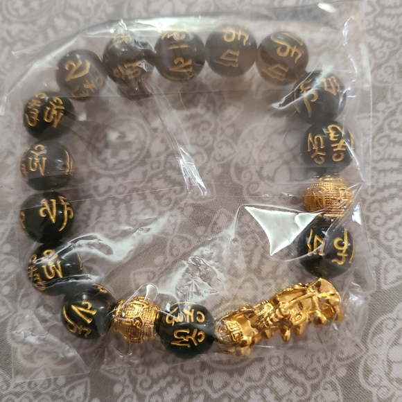 NWT Black and gold platted beaded bracelet. - Picture 2 of 2